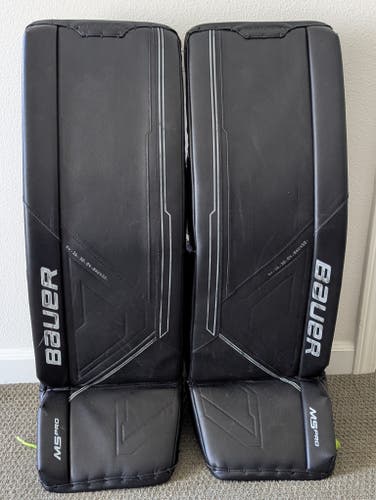 XL Bauer Supreme M5 Pro Goalie Leg Pads (Used)