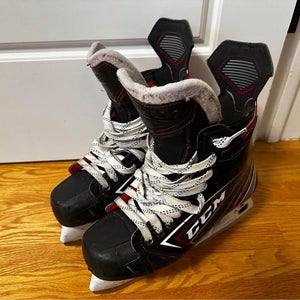 CCM JetSpeed FT490 Hockey Skates Regular Width 6 (Used)