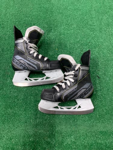 Youth CCM AS-550 Hockey Skates 11 (Used)