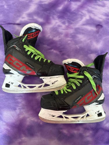 Junior CCM Jetspeed FT680 Hockey Skates Regular Width Size 3 (Used)