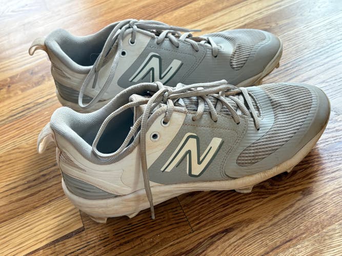Gray Women's Size M 9.0 (W 10.0) New Balance Low Top Molded Cleats (Used)