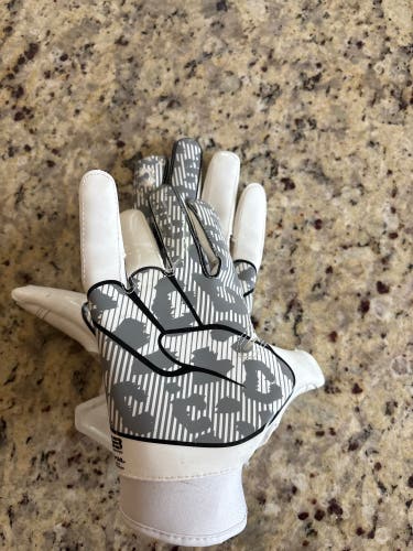 White Adult Small Gloves (New)