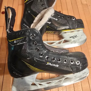 CCM Tacks 3052 Hockey Skates Size 4 (Used)