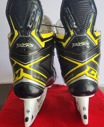 CCM Super Tacks 9380 Hockey Skates | Intermediate 5.5 (Regular)