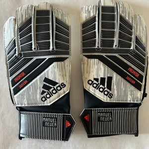 Adidas Junior Predator Goalie Gloves (Used) size 5
