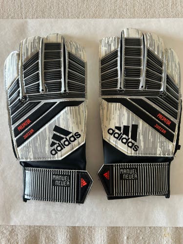 Adidas Junior Predator Goalie Gloves (Used) size 5