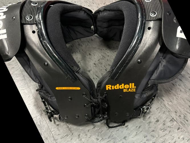 Riddell Shoulder Pads | Size: Youth Large