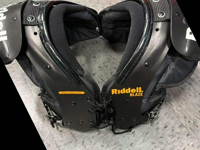 Riddell Shoulder Pads | Size: Youth Large