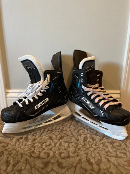 Bauer Vapor Hockey Skates Size 4 (Used)