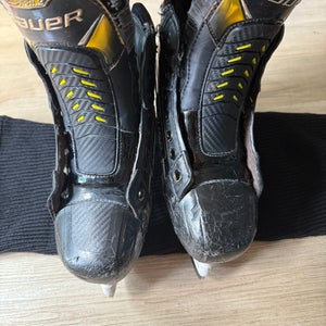 Bauer Supreme UltraSonic Hockey Skates Regular Width Size 4.5 (Used)