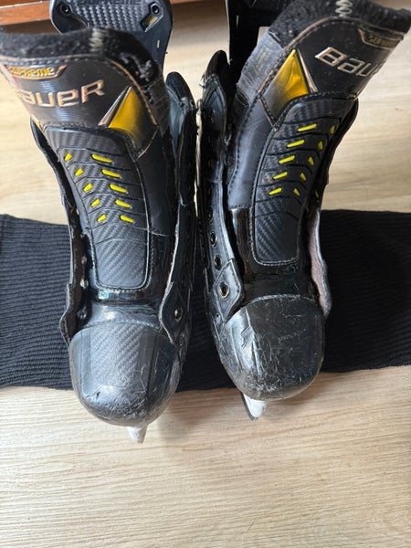 Bauer Supreme UltraSonic Hockey Skates Regular Width Size 4.5 (Used)