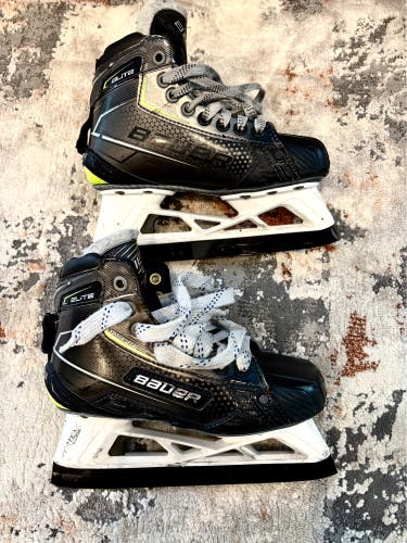 Bauer Elite Hockey Goalie Skates Size 2.5 Junior