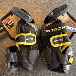 Junior Large CCM Tacks AS-V Elbow Pads (Used)