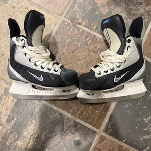 Nike Hockey Skates Extra Wide Width Size 1 (Used)