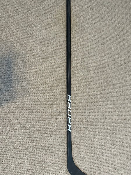 Intermediate Bauer Vapor Hyperlite 2 Left Hand Hockey Stick P28 (Used)