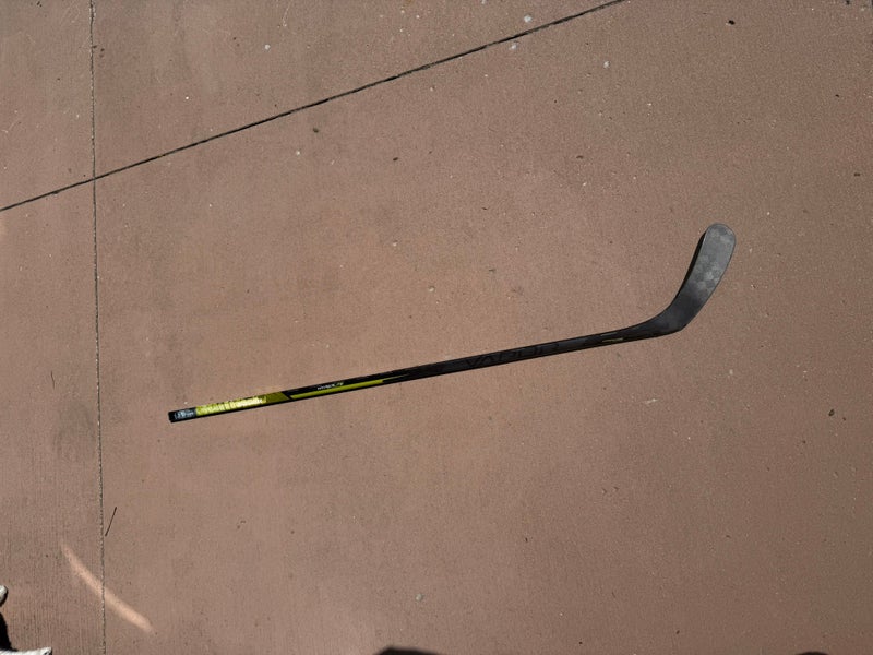 Senior Bauer Vapor Hyperlite Right Handed Hockey Stick P92 Pro Stock (New)