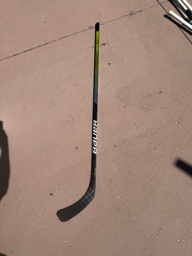 Senior Bauer Vapor Hyperlite Right Handed Hockey Stick P92 Pro Stock (New)