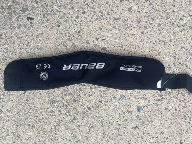 Senior Bauer (Used) neck guard *NEVER WORN*