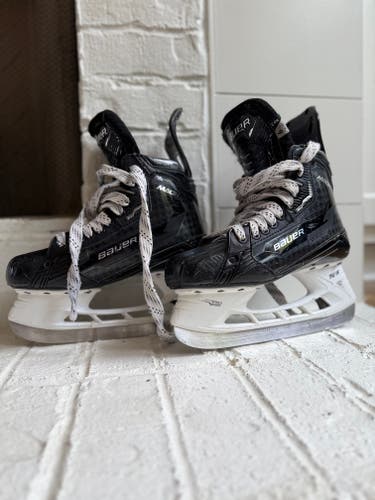 Bauer Supreme Mach Hockey Skates Regular Width 6 (Used)
