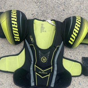 Men's Small Senior Warrior Alpha QX4 Shoulder Pads (Used)