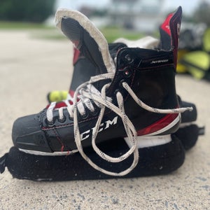 2023 CCM JetSpeed FT475 Hockey Skates Regular Width 9.5 (Used)
