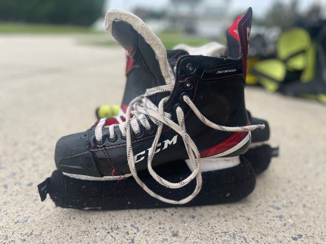 2023 CCM JetSpeed FT475 Hockey Skates Regular Width 9.5 (Used)