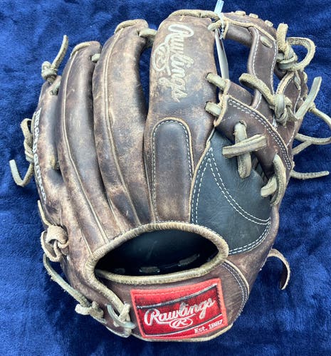 Black Rawlings Heart of the Hide RH Infield Baseball Glove 11.75" (Used)