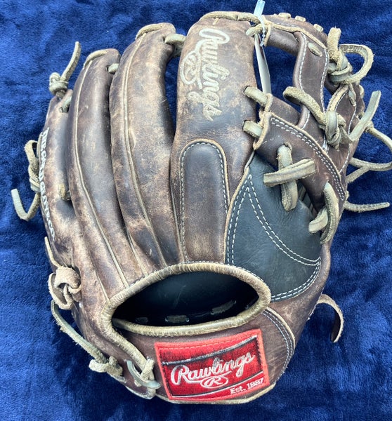 Black Rawlings Heart of the Hide RH Infield Baseball Glove 11.75" (Used)