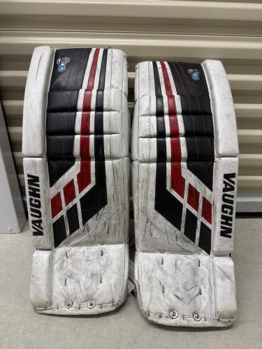 26" Vaughn Velocity VE8 Goalie Leg Pads (Used)