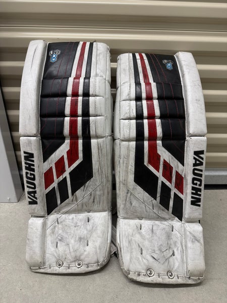 26" Vaughn Velocity VE8 Goalie Leg Pads (Used)