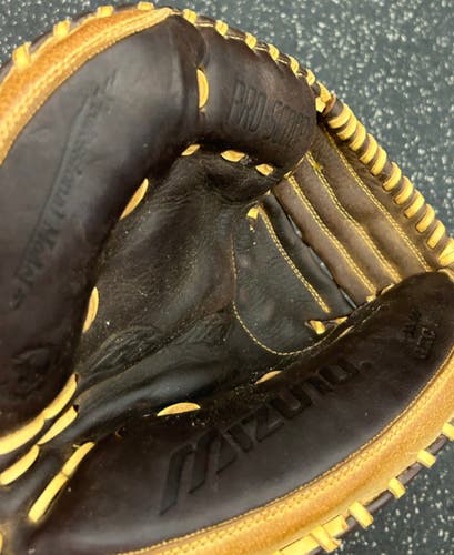 Mizuno LH Catcher's Pro Scoop Baseball Glove 33.5" (Used)