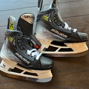 2024 Bauer Vapor Hyperlite 2 Hockey Skates Regular Width Size 6 (New)