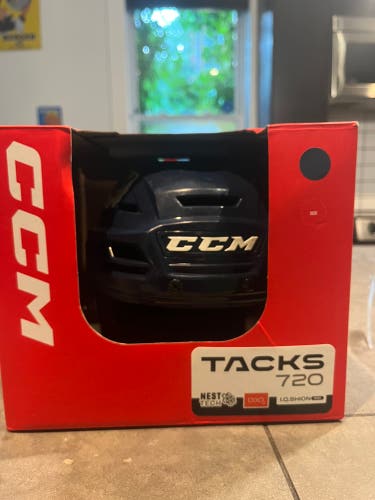 Medium CCM Tacks 720 Helmet (New)
