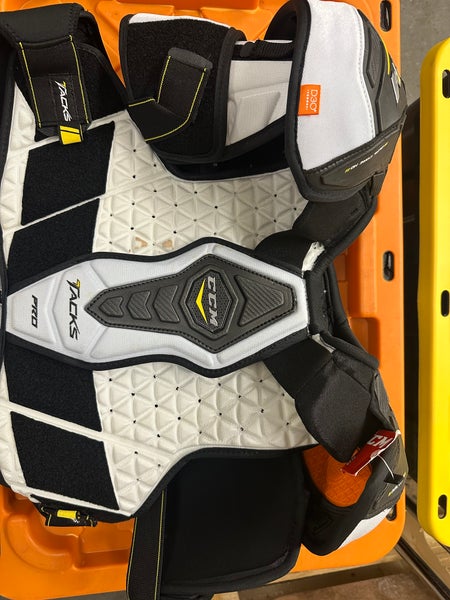 Senior Large CCM Tacks Pro stock shoulder pads-NWT