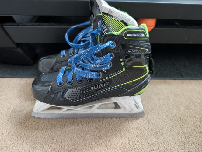 2023 Bauer GSX Hockey Goalie Skates Regular Width Size 2.5 (Used)