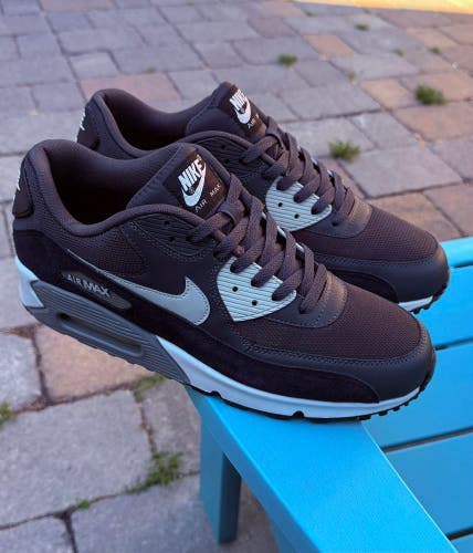 Black Men's Size M 11.0 (W 12.0) Adult Nike Shoes (Used)