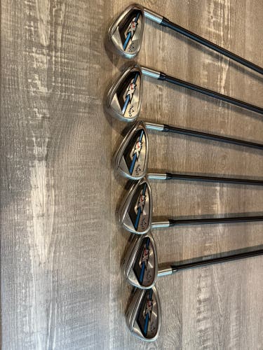 Men's Callaway XR Right Handed Iron Set Regular Flex (6 Clubs) #6 - #9, PW, GW Graphite Shaft (Used)
