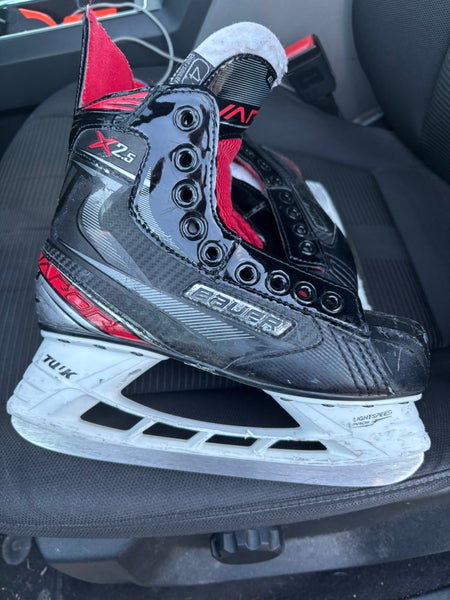 Bauer Vapor x 2.5 Hockey Skates Regular Width Size 5 (Used)