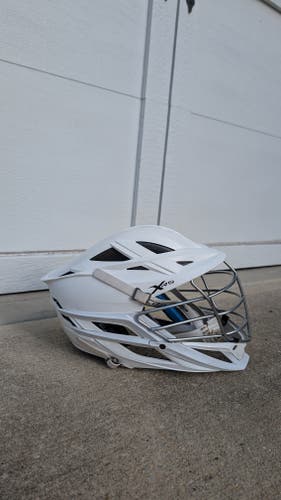 White Cascade XRS Helmet + FREE lacrosse ball (Used)