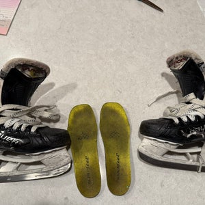 2024 Bauer Vapor X5 Pro Hockey Skates Regular Width Size 2 (Used)