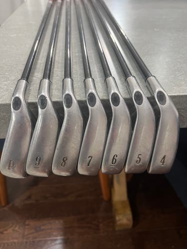 Men's Callaway Big Bertha Right Handed Iron Set Regular Flex Graphite Shaft (Used)