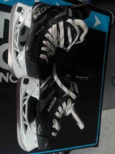 2022 CCM Tacks AS580 Hockey Skates Regular Width Size 1.5 (Used)