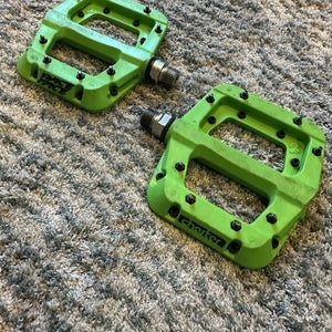 Green Race Face Chester 9/16" Flat / Platform Composite Pinned MTB Pedals