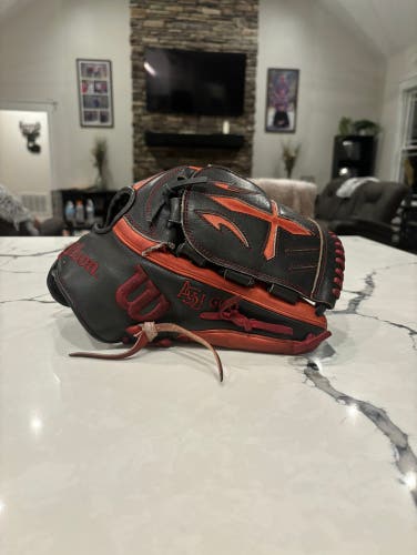 COLLEGE ISSUE Wilson RH Baseball Glove 12" (Used)