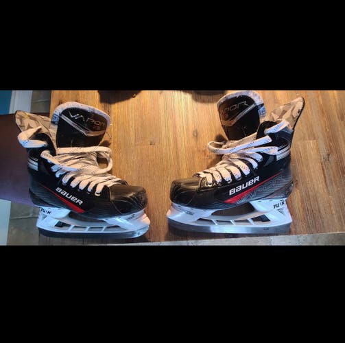2023 Bauer Vapor X3 Hockey Skates Size 7.5 EE Width
