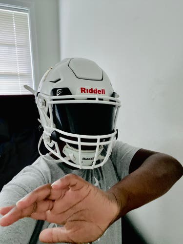 Medium Youth Riddell SpeedFlex Helmet (Used)