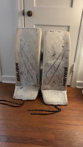 Small (33) Bauer Hyperlite 2 Goalie Leg Pads