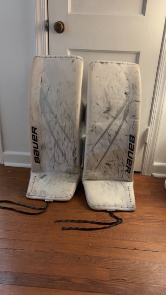 Small (33) Bauer Hyperlite 2 Goalie Leg Pads