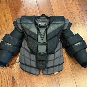 Large Bauer Hyperlite Goalie Chest Protector (Used)