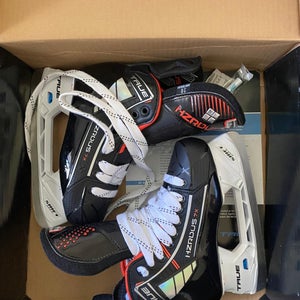 True HZRDUS 7X Hockey Skates Regular Width Size 2 (New)